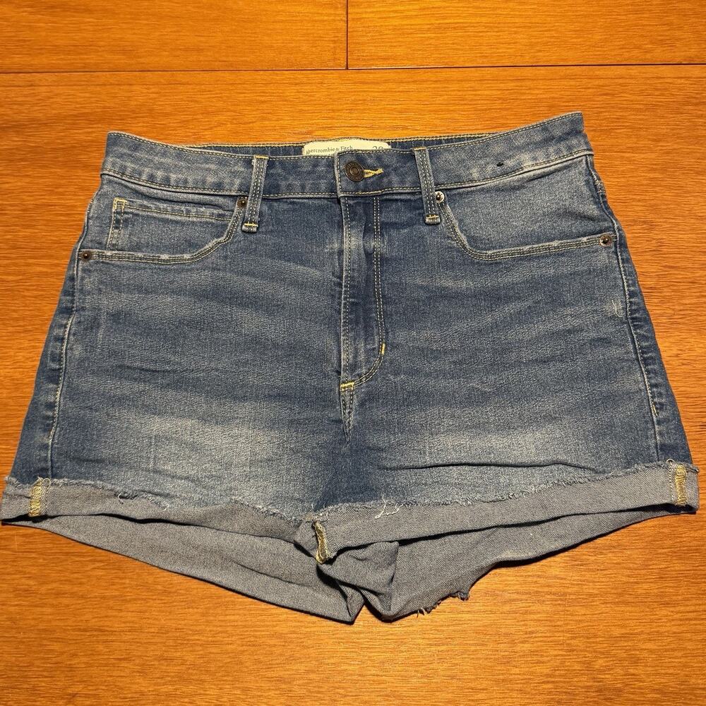 Abercrombie & Fitch High Rise Short Size 6 Medium Wash 28” Waist 2” Inseam